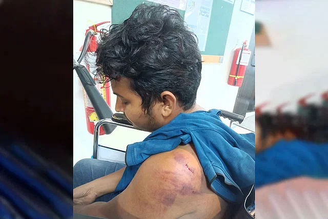 Dhaka University correspondent of Prothom Alo, Asif Howlader, was brutally assaulted by Ansar members at the secretariat area at around 9:30pm on Sunday.